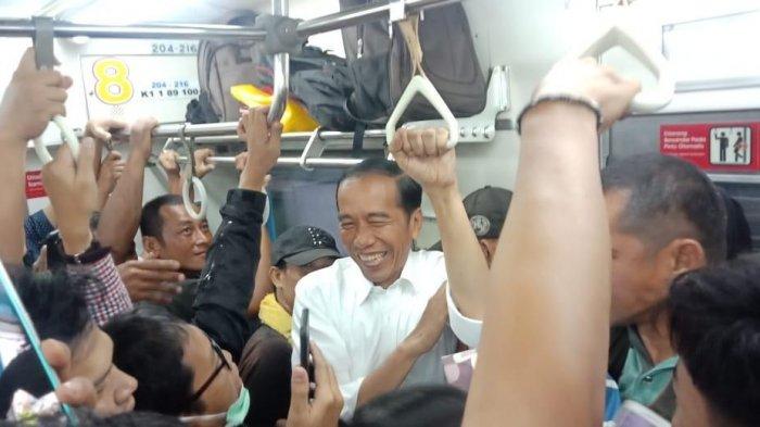Potret Jokowi Pulang ke Istana Bogor Naik Commuter Line Jadi Perhatian, Penumpang Keluarkan Ponsel