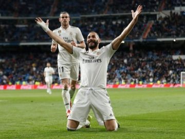 Striker Real Madrid, Karim Benzema, meayakan golnya ke gawang Huesca dalam partai Liga Spanyol di Estadio Santiago Bernabeu, Minggu (31/3/2019)