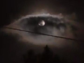 Viral di WhatsApp (WA) Video Awan & Bulan di Langit Malam Menyerupai Mata, Diduga Terjadi di Bandung