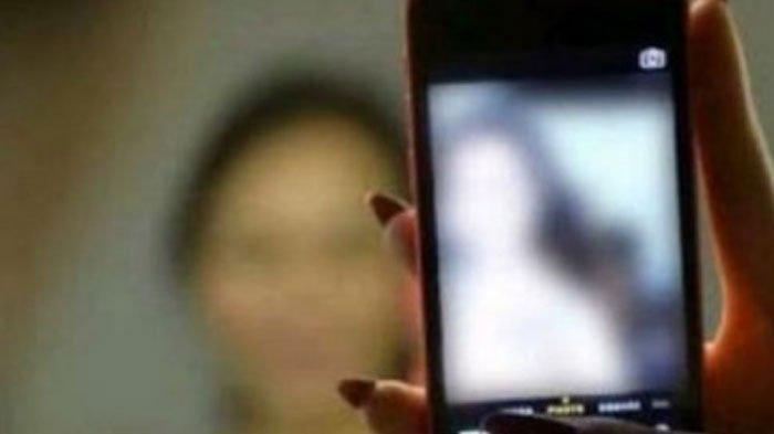 Ceroboh saat Video Call, Foto-foto SM Tanpa Busana Pun Disebar di Instagram, Facebook, WhatsApp