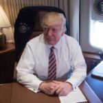 Presiden AS Donald Trump di kabin pesawat Air Force One.[CNN]