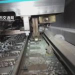 Roda Kereta Api Blue Line Jepang Ke luar Jalur Gara-gara Melindas Sukucadang Yang Ketinggalan di Rel
