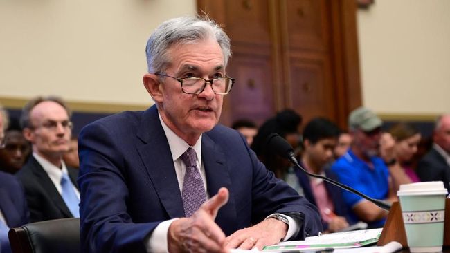 Bos The Fed Minta Proyek 'Uang' Facebook Libra Disetop