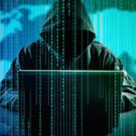 Ilustrasi hacker sedang menjual identitas digital di dalam dark web. mic.com