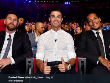 Lionel Messi, Cristiano Ronaldo, dan Virgil van Dijk, tampak saling duduk bersebelahan satu sama lain pada momen penganugrahan Pemain Terbaik Eropa 2019, Kamis (29/8/2019).