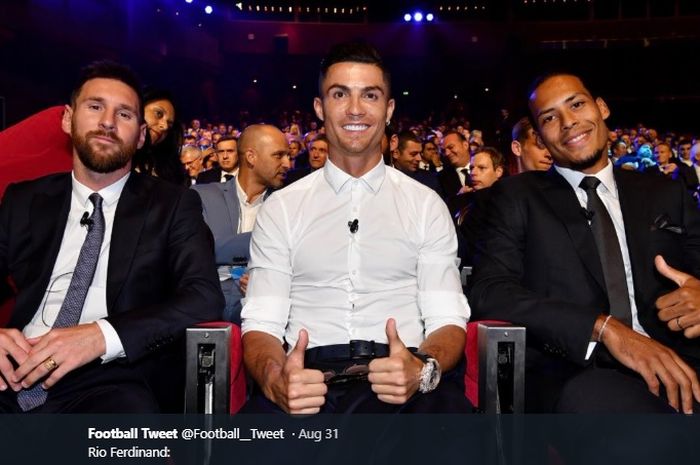 Lionel Messi, Cristiano Ronaldo, dan Virgil van Dijk, tampak saling duduk bersebelahan satu sama lain pada momen penganugrahan Pemain Terbaik Eropa 2019, Kamis (29/8/2019).
