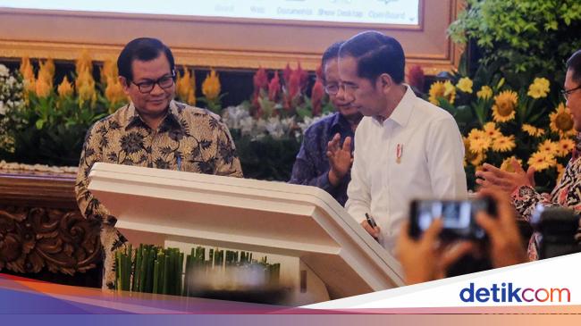 'Tol Langit' Diresmikan, Jokowi Singgung Pohon WhatsApp