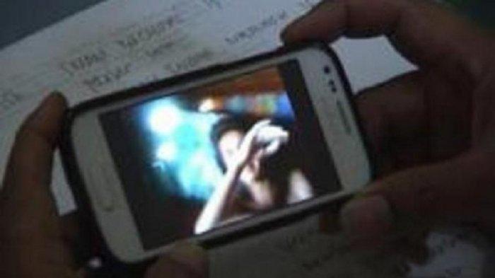Kronologi Mantan Pacar Sebar Foto & Video Mesum di WhatsApp (WA) Keluarga Durasi 2 Menit 49 Detik